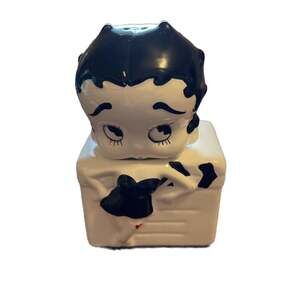 Vintage 1995 Betty Boop Salt and Pepper Shakers